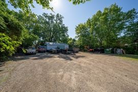 5704 Avery Rd