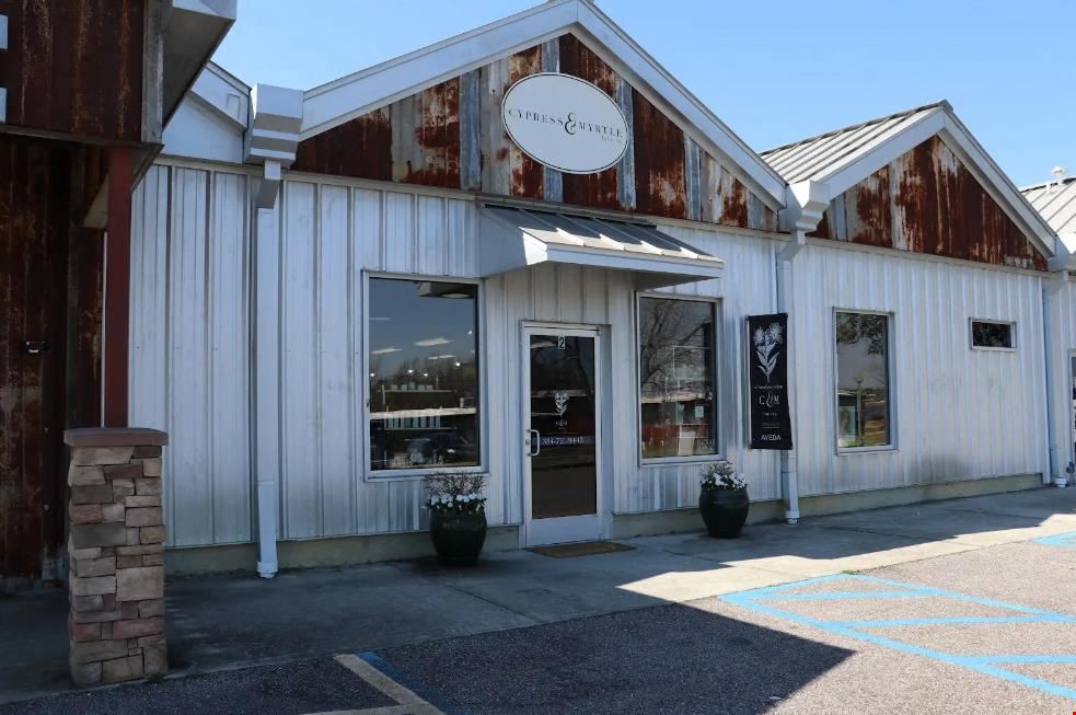 Windmill Station: Turnkey Salon, Restaurant & private Offices