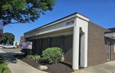 31716 W 8 Mile, Farmington Hills
