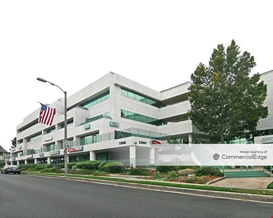 Lyons Plaza