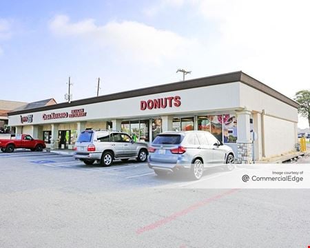 Retail space for Rent at 3790 Forest Ln in Dallas