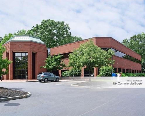 Linden Oaks Office Park - 300 Linden Oaks