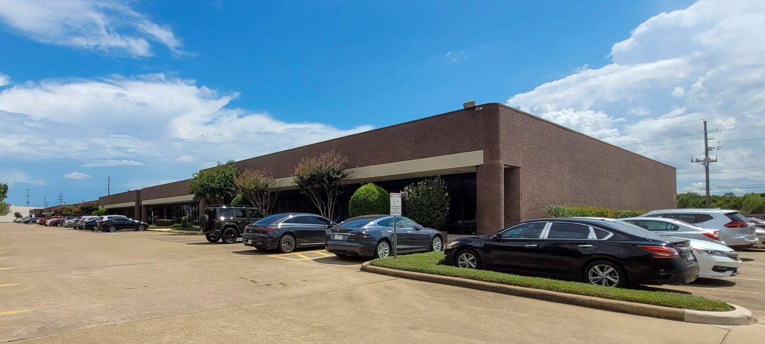 Lakes at 610 Service Center