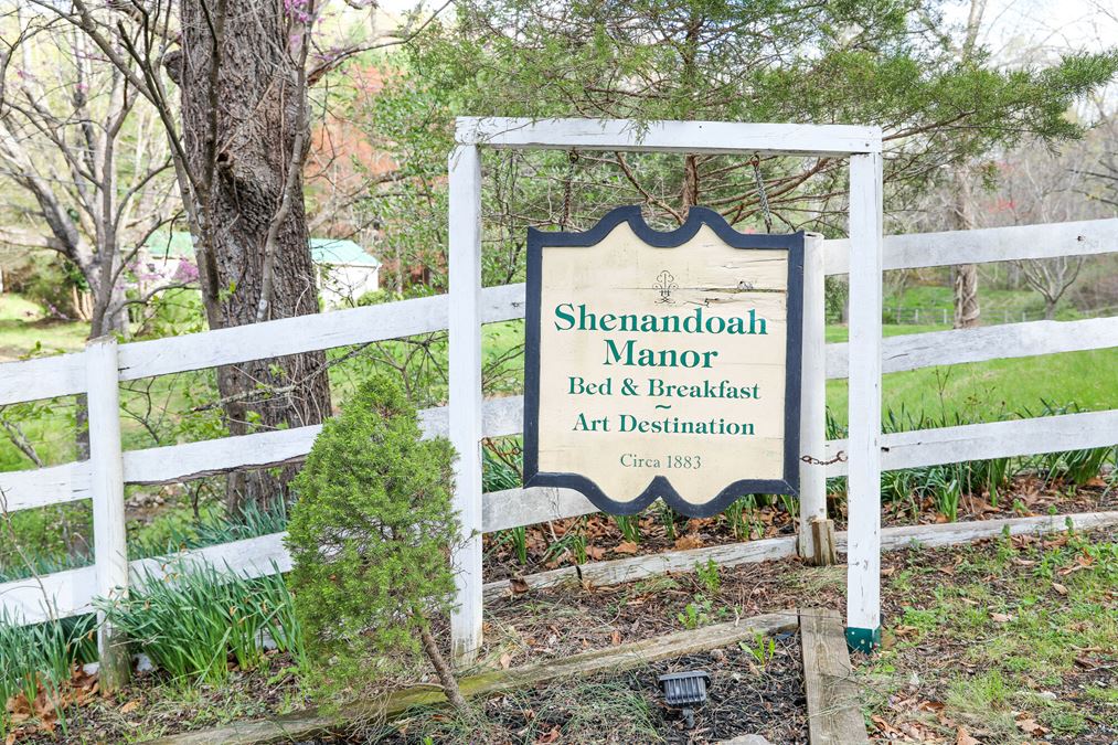 SHENANDOAH MANOR | HISTORIC RETREAT AND B&B