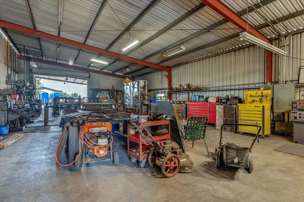 ±11,078 SF Industrial Property on ±2.43 Acres in Madera, CA