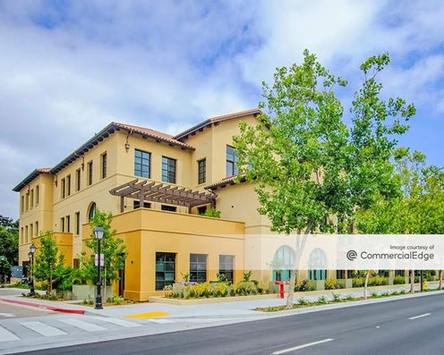 Middle Plaza - 300 El Camino Real