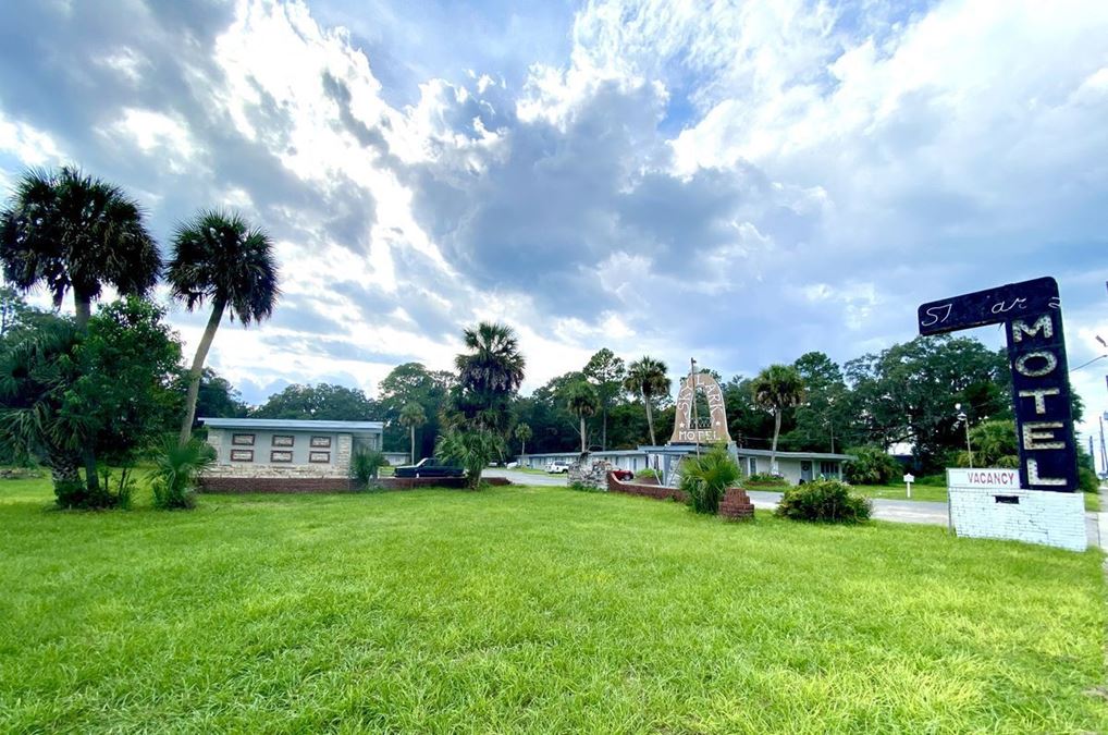 Sky Lark Motel 1954 Vintage Motel on 2.86 Acres