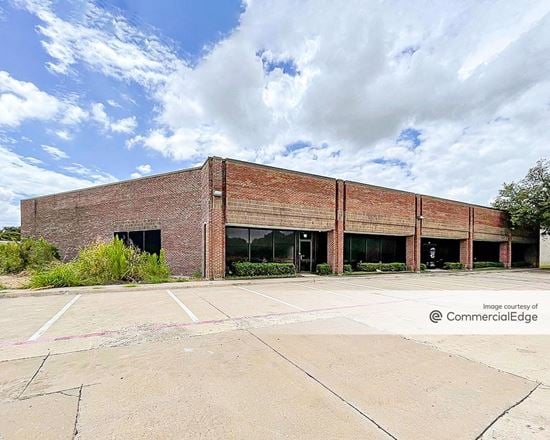 1611 North Interstate 35 East