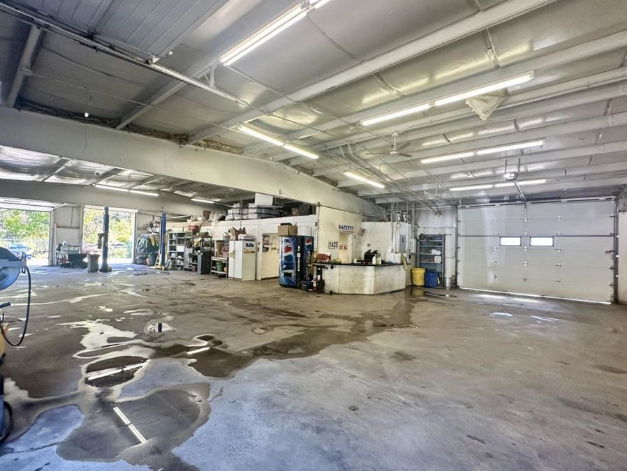 Industrial Zoned Warehouse in City of Lansing For Sale