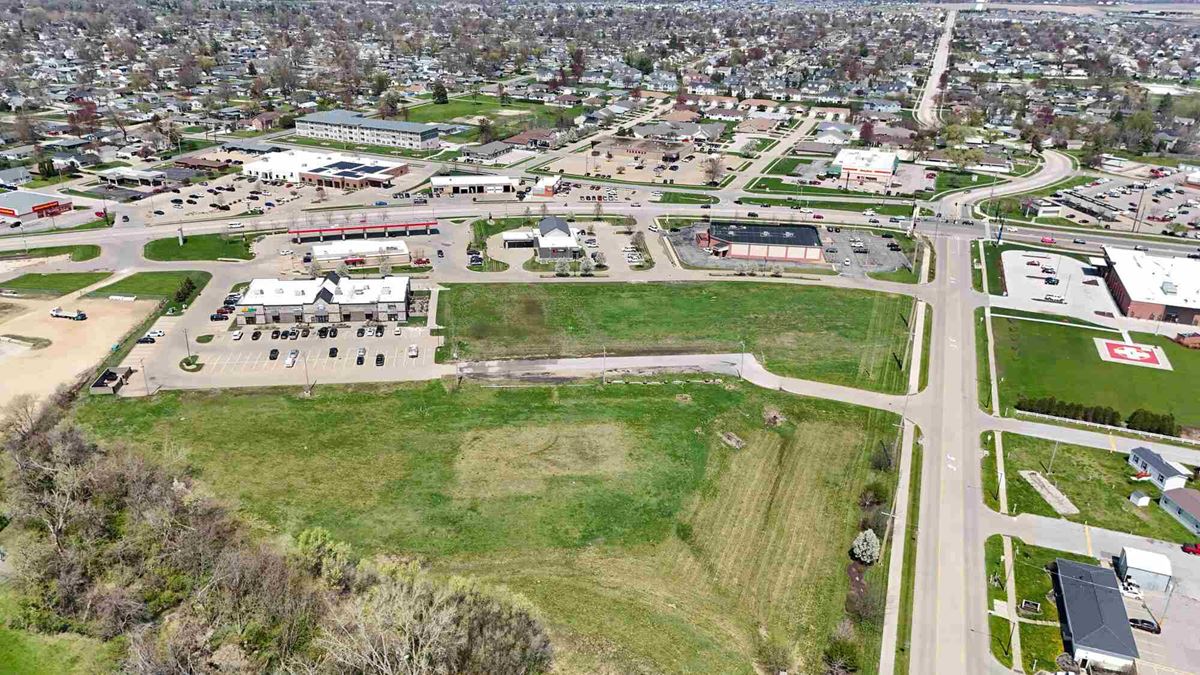 Lincolnview Square 