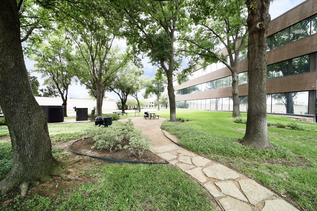 524 E Lamar Office Centre