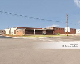 2111 NE Broadway St Building