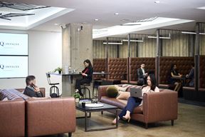 IQ Offices - – 250 University Avenue