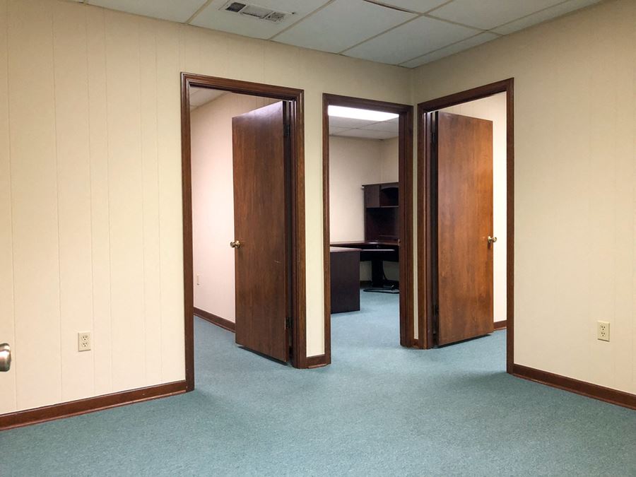 Executive Office Suites  For Lease on Florida Blvd
