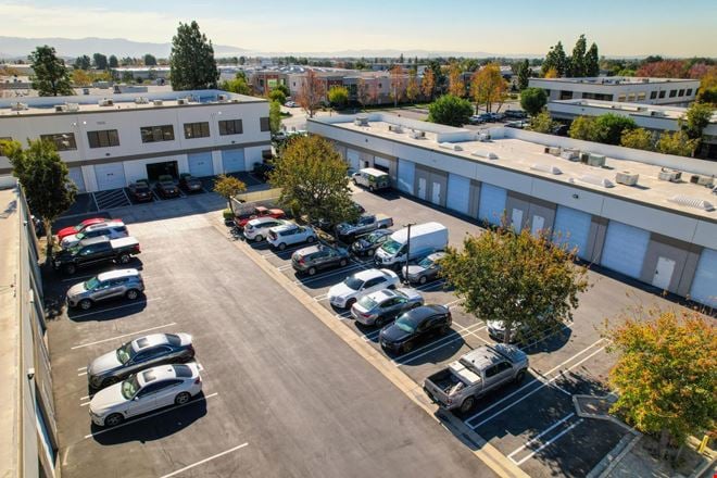 Arrow Business Center