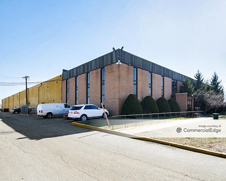 Photo of commercial space at 135 Kero Road in Carlstadt