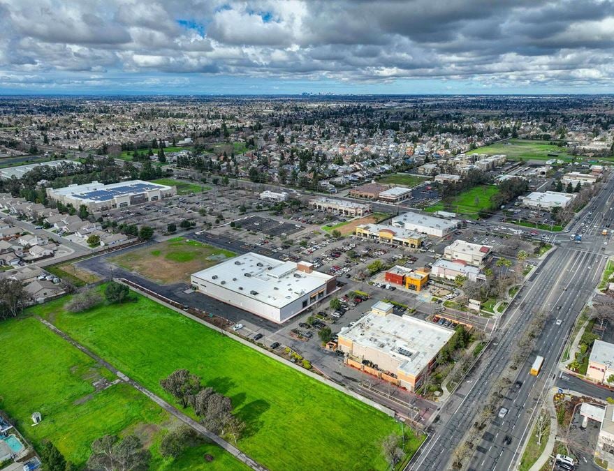 Shops at Calvine Pointe