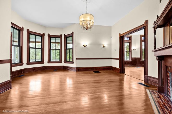 Historic Retail/Hotel/2nd Gen Restaurant/Event Space in Downtown Alachua, Florida