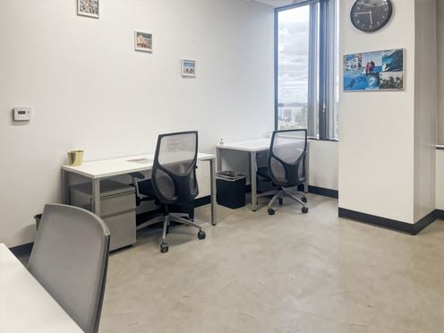 Regus - Commerce Corporate Center