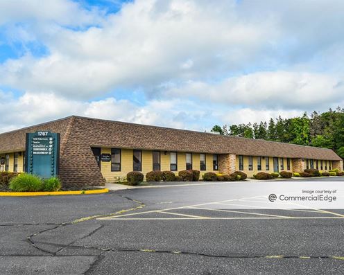 Crossroads South Corporate Park - 1747 & 1767 Veterans Memorial Hwy