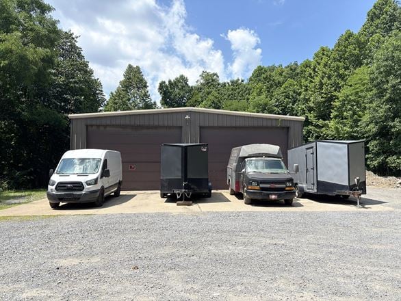 Rare, Small-Bay Industrial Opportunity