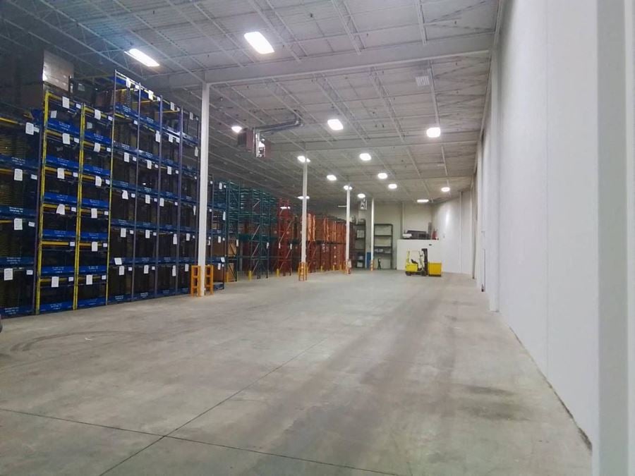 5k - 10.4k sqft shared industrial warehouse for rent in Brampton