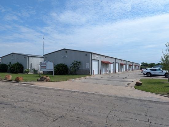 323 N Industrial Dr 