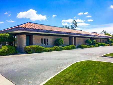 Photo of commercial space at 555 W. Shaw Avenue in Fresno