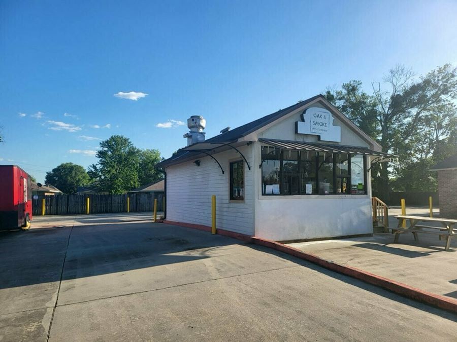 Turnkey Drive Thru Restaurant For Lease-All FF&E Remains