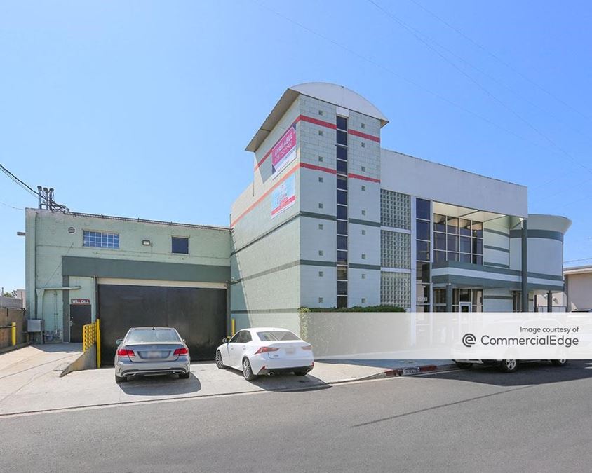 16730 Schoenborn Street, North Hills, CA industrial Building