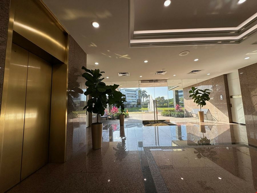 Commerce Pointe Gold