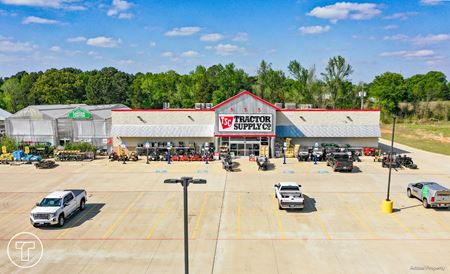 Retail space for Sale at 716 N Hill St in Tatum