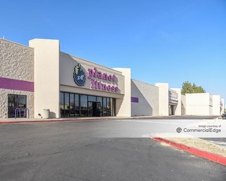 Retail space for Rent at 2300 White Lane in Bakersfield