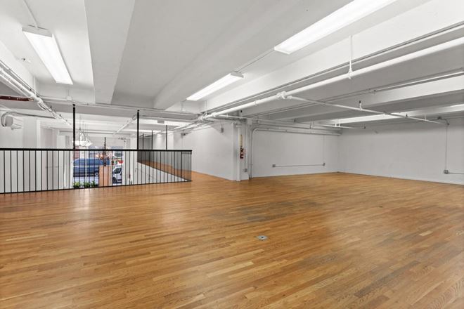 342 W 37th St