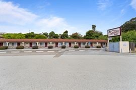 Traveler's Inn And Royal Inn