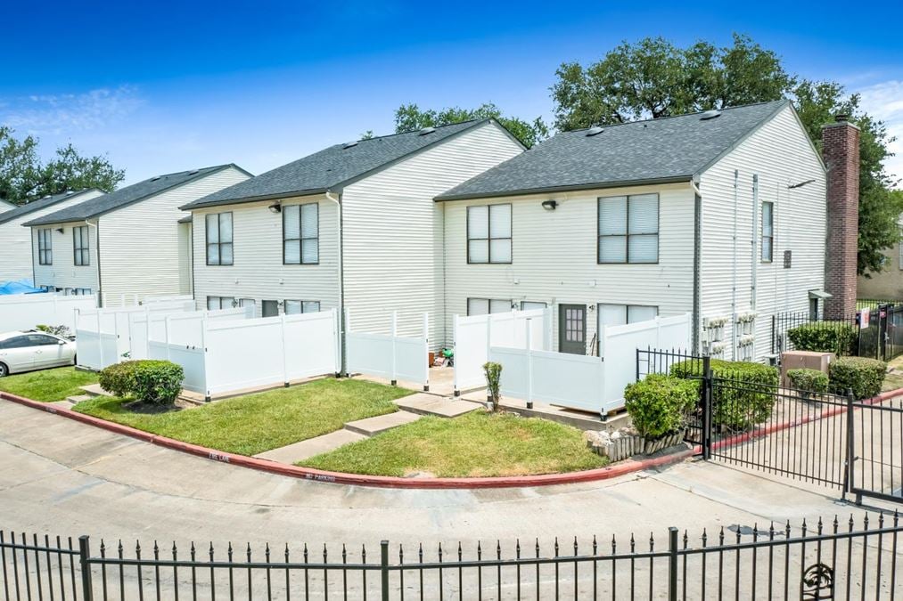 Wilcrest Arbor Townhomes 10901 Village Bend, Houston, TX