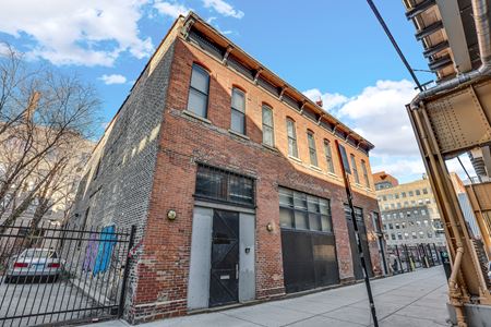 Retail space for Rent at 942 W Lake St in Chicago