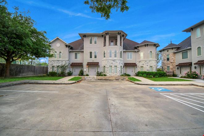 Premier Sugar Land  Office Condo For Sale and/or For Lease