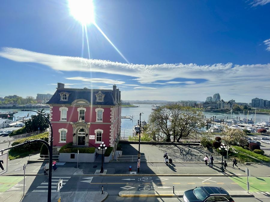 300-1001 Wharf Street