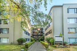 Park Strand Apartments