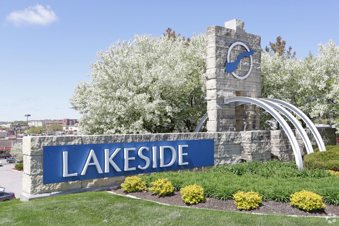 Lakeside Plaza