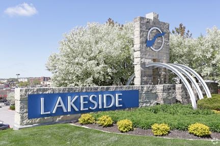 Lakeside Plaza