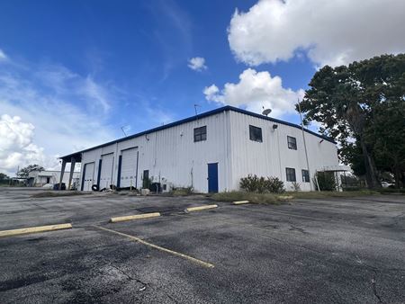 Industrial space for Sale at 7659 U.S. 281 in Pleasanton