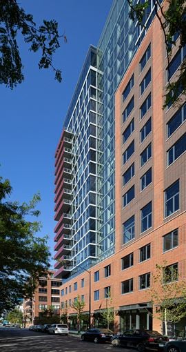 West Loop Retail on Mary Bartelme Park