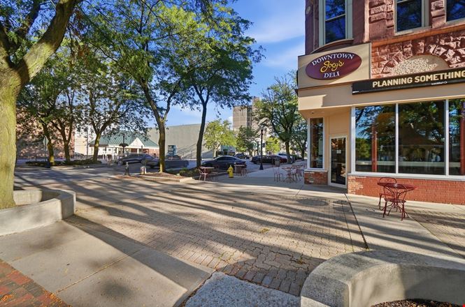 124 N Main St