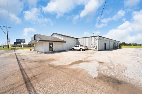 1301 S Kaufman St, Ennis, TX