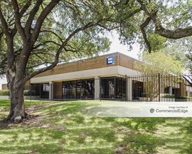 Plaza Del Oro Business Center