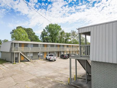 Renovated 22-unit Complex in Melrose East - Baton Rouge
