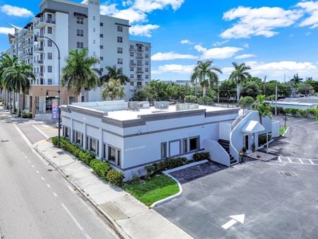 Photo of commercial space at 425 N Federal Highway Hallandale FL 33309 in Hallandale