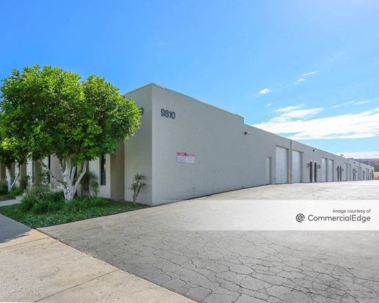 9810-9820 Owensmouth Ave